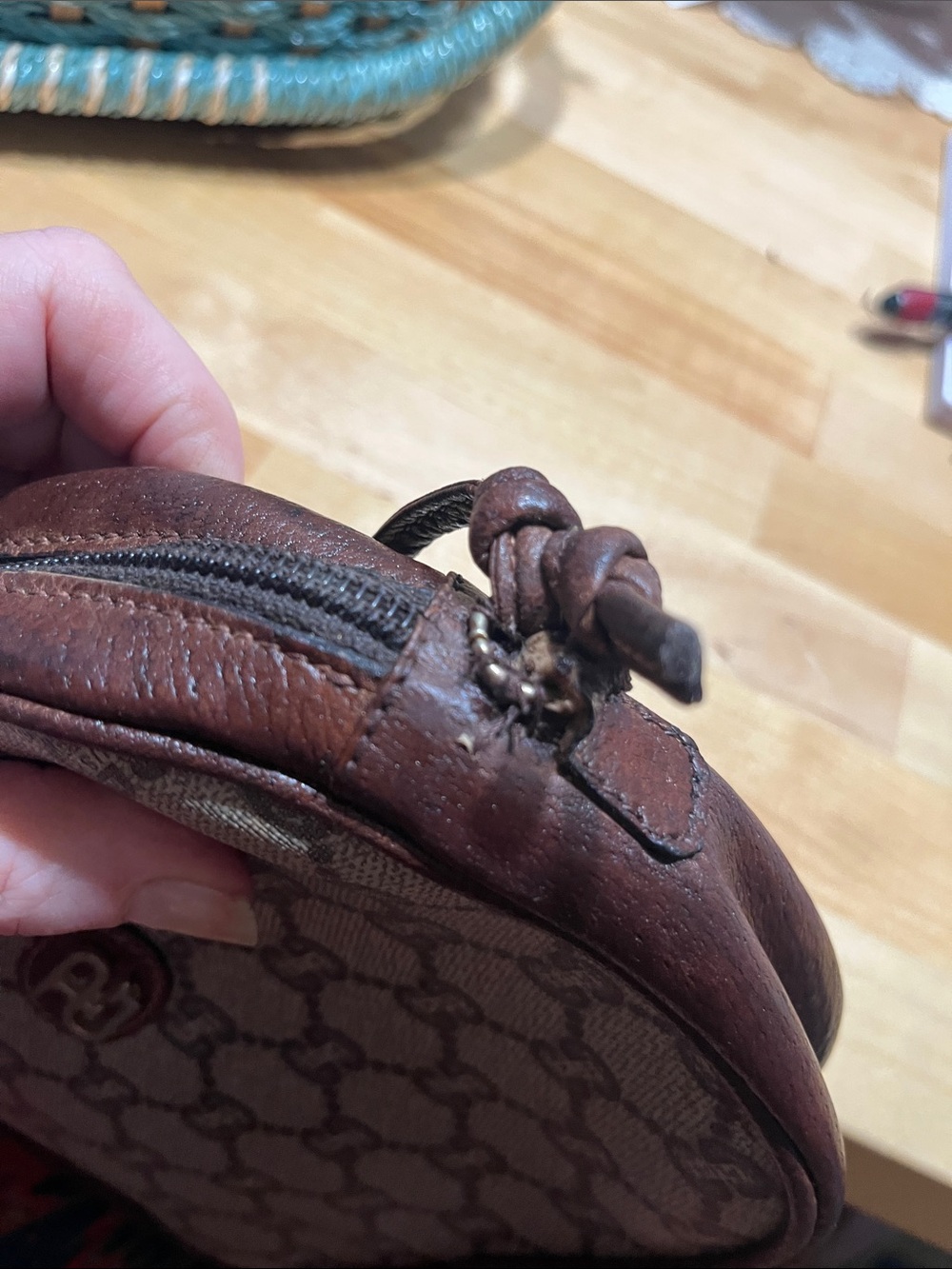 Vintage Gucci Plus crossbody with monogram. Exterior and interior bag is clean. - Picture 16 of 16
